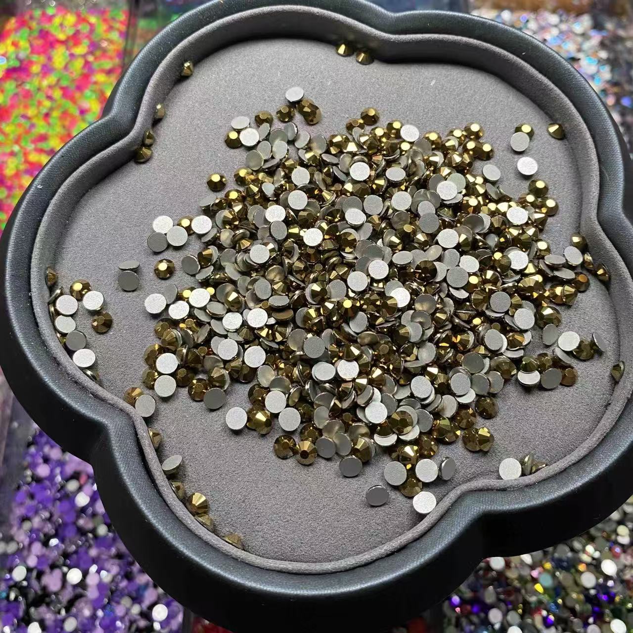 Dirty Gold, Glass Crystal