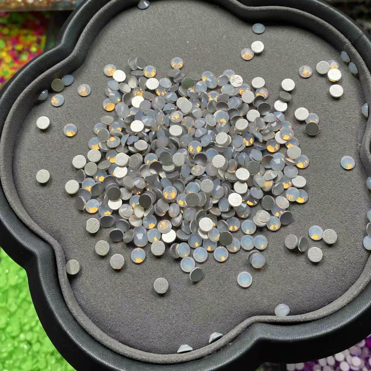 The Mist, Opal White, Glass Crystal